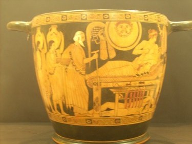Greek Pottery Shop  CLASSICAL RED FIGURED SKYFOS WITH ACHILES ON THE ONE SIDE AND THE KINGS OF THE ACHAINS TALKING ON THE OTHER CLASSICAL GREEK POTTERY SKYPHOS