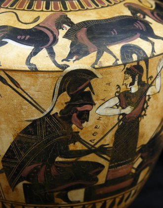 BLACK FIGURED HYDRIA WITH ACHILLEAS AND AJAX PLAYING ZATRIKION AND THE GODESS ATHENA WATCHING 2