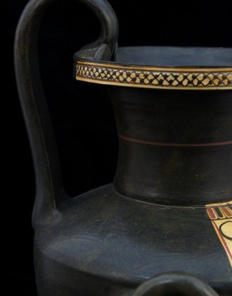 BLACK FIGURED HYDRIA WITH ACHILLEAS AND AJAX PLAYING ZATRIKION AND THE GODESS ATHENA WATCHING 3